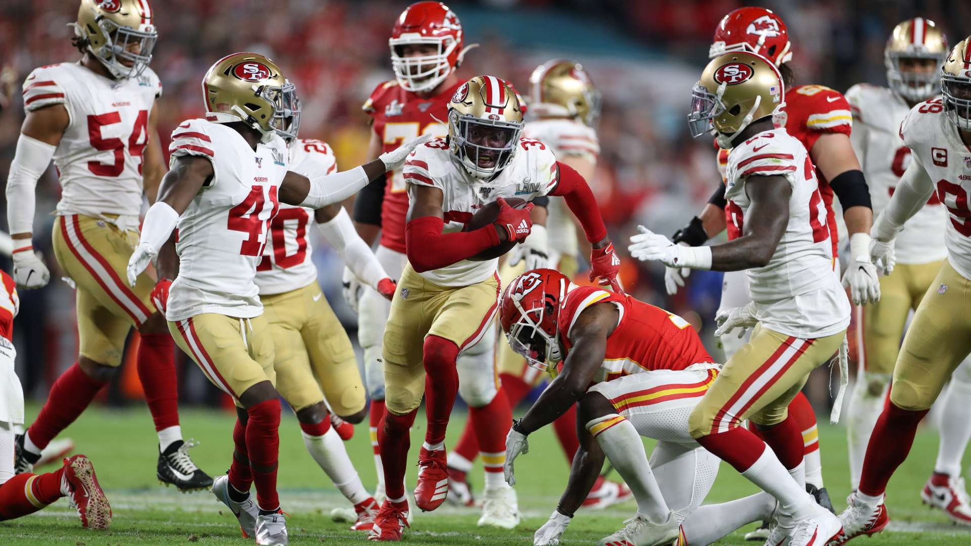 他与球队中 他与球队中